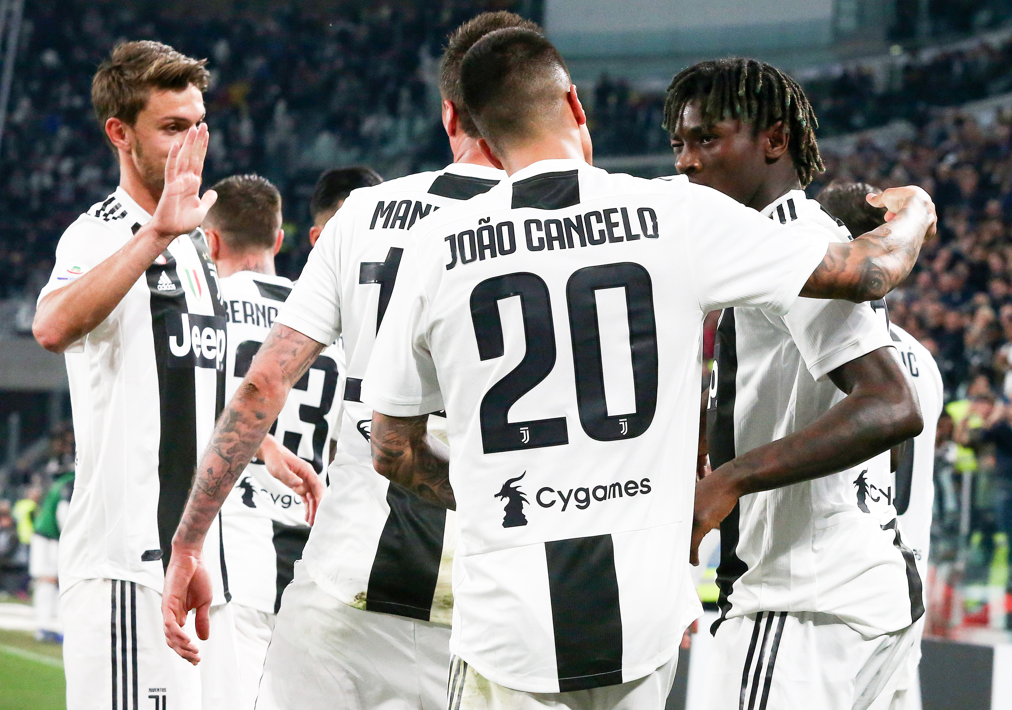 左右拉开了 左右拉开了